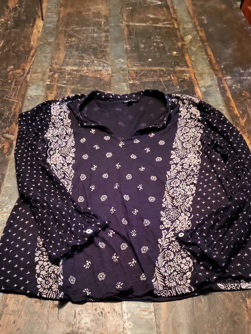 Lucky Brand Black Long-Sleeve Floral Border Tee